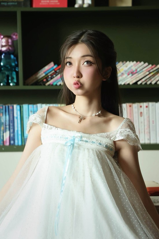 MC Hoài An kéo áo hững hờ, khiến anh em game thủ không thể ngừng mê mẩn- Ảnh 5.