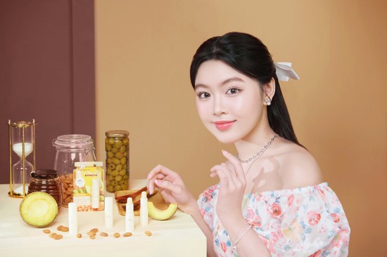 Con gái Phó chủ tịch Hội Điện ảnh Việt Nam “nhận job” từ năm 3 tuổi, kiếm được 1 tỷ năm 16 tuổi - Ảnh 4.