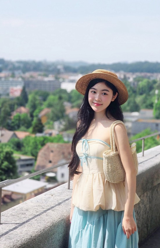 Con gái Phó chủ tịch Hội Điện ảnh Việt Nam “nhận job” từ năm 3 tuổi, kiếm được 1 tỷ năm 16 tuổi - Ảnh 9.