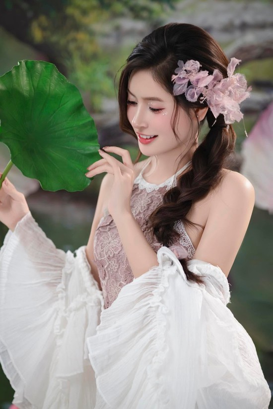 10 năm sau khoảnh khắc "ngủ gật" nổi tiếng, hot girl tái xuất tham chiến đấu trường nhan sắc- Ảnh 4.