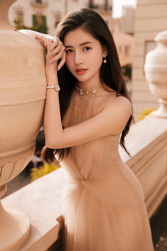 10 năm sau khoảnh khắc "ngủ gật" nổi tiếng, hot girl tái xuất tham chiến đấu trường nhan sắc- Ảnh 8.