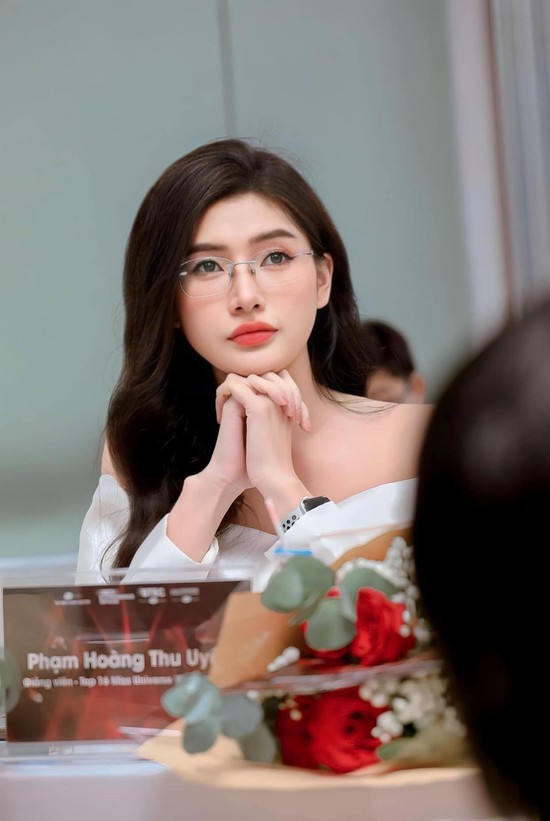 10 năm sau khoảnh khắc "ngủ gật" nổi tiếng, hot girl tái xuất tham chiến đấu trường nhan sắc- Ảnh 3.
