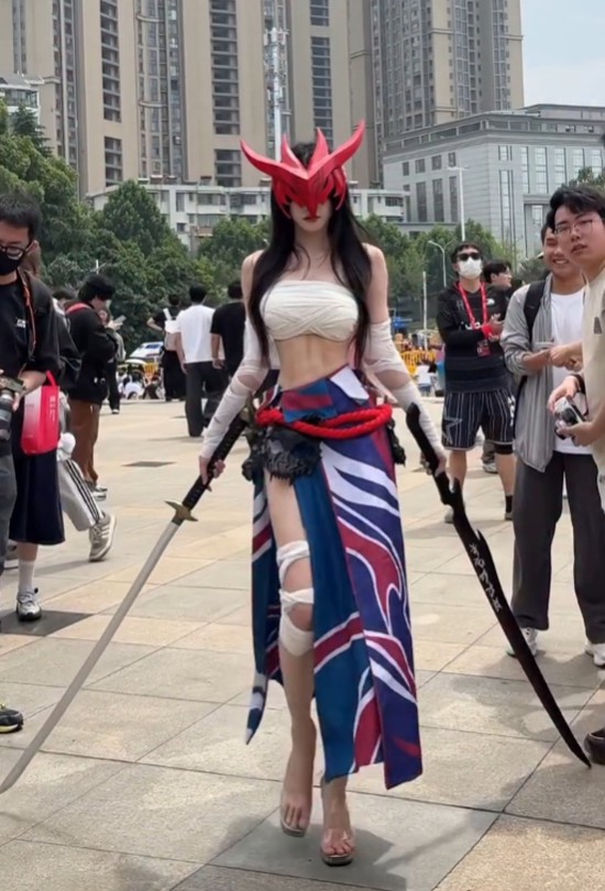 Body hoàn hảo của nữ coser đình đám xứ Trung: "Chấp" cả kéo chân, xóa mỡ bụng mà ngoài đời vẫn "đỉnh" đến mức này!- Ảnh 5.