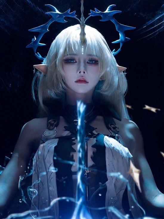 Body hoàn hảo của nữ coser đình đám xứ Trung: "Chấp" cả kéo chân, xóa mỡ bụng mà ngoài đời vẫn "đỉnh" đến mức này!- Ảnh 2.