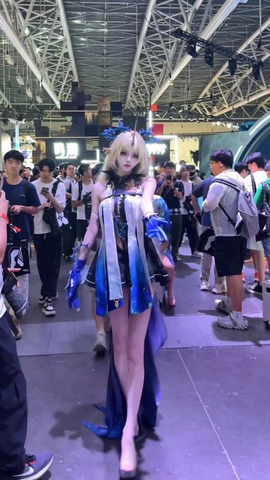 Body hoàn hảo của nữ coser đình đám xứ Trung: "Chấp" cả kéo chân, xóa mỡ bụng mà ngoài đời vẫn "đỉnh" đến mức này!- Ảnh 8.