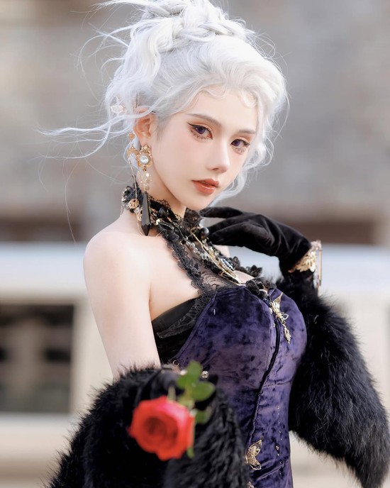 Body hoàn hảo của nữ coser đình đám xứ Trung: "Chấp" cả kéo chân, xóa mỡ bụng mà ngoài đời vẫn "đỉnh" đến mức này!- Ảnh 1.