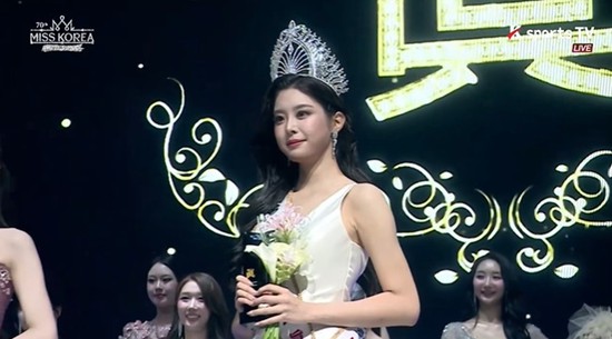 Mỹ nhân 2k3 cao 173cm vừa đăng quang Hoa hậu, soi đến gia thế mà ngỡ ngàng!- Ảnh 1.