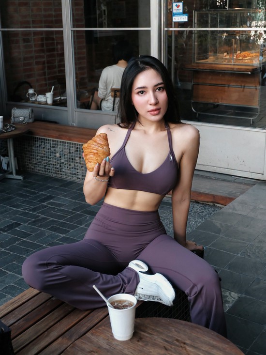 "Trốn" tập gym, hot girl ra biển đón hè, khiến người xem mê mẩn trước vóc dáng quyến rũ- Ảnh 2.
