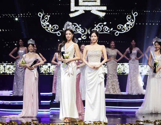 Mỹ nhân 2k3 cao 173cm vừa đăng quang Hoa hậu, soi đến gia thế mà ngỡ ngàng!- Ảnh 2.