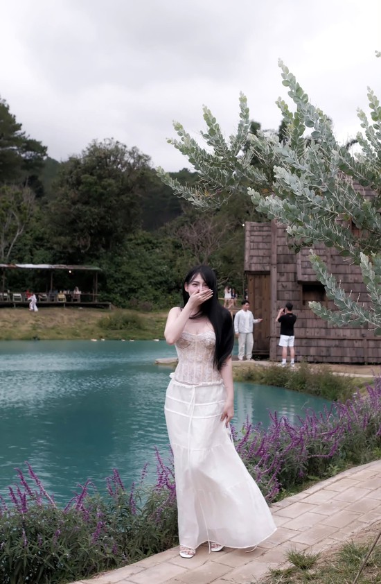 Dạo chơi ở Đà Lạt, hot girl Vy Vy "comeback" sau thời gian dài gặp "biến cố"- Ảnh 7.