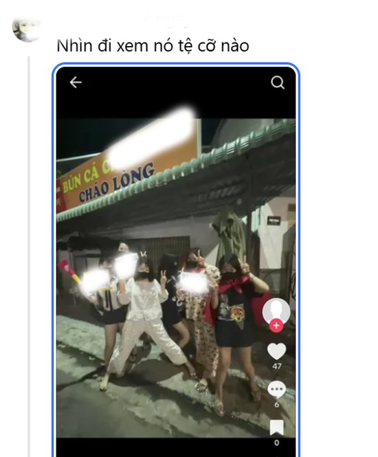 Vui thôi đừng vui quá, cô gái trẻ đi bão cầm biển với nội dung phản cảm, phấn khích đề cập chuyện 18+ gây bức xúc- Ảnh 3.