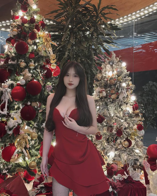 "Xả ảnh" biển trước khi hết hè, nàng hot girl xinh đẹp "đốn tim" người xem với vóc dáng ấn tượng- Ảnh 3.