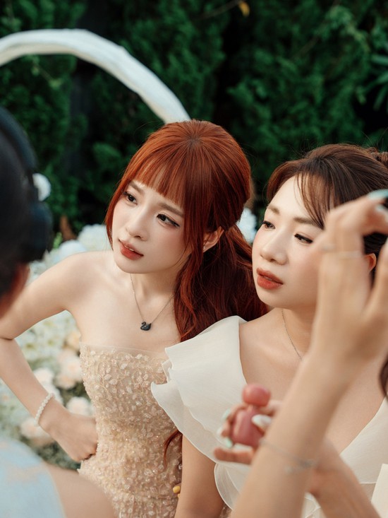 Cận cảnh biểu cảm của Ngọc Kem khi nhìn người khác hạnh phúc- Ảnh 5.