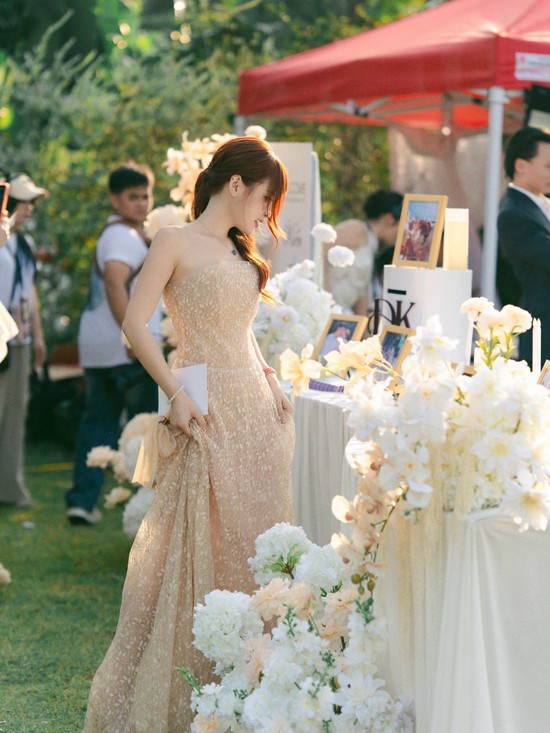 Cận cảnh biểu cảm của Ngọc Kem khi nhìn người khác hạnh phúc- Ảnh 8.