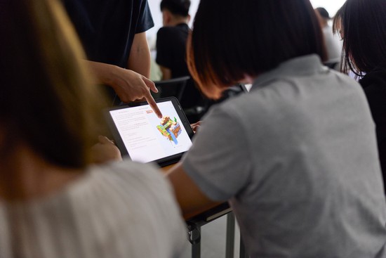 Apple mở Trung Tâm Giáo Dục đầu tiên dành cho nhân viên trong chuỗi cung ứng tại Việt Nam, bắt tay Đại học Bách Khoa Hà Nội- Ảnh 1.