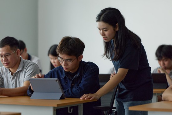 Apple mở Trung Tâm Giáo Dục đầu tiên dành cho nhân viên trong chuỗi cung ứng tại Việt Nam, bắt tay Đại học Bách Khoa Hà Nội- Ảnh 3.