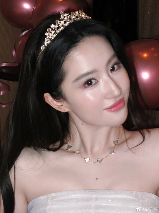 Lưu Diệc Phi đón sinh nhật tuổi 39, visual "chấn động" không khác gì 19 - Ảnh 3.