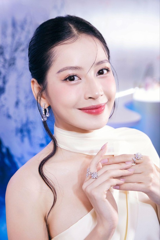 Mỹ nhân Việt duy nhất chỉ ngồi cười cũng đổi đời, nhan sắc đỉnh cao được đề cử đẹp nhất thế giới- Ảnh 6.