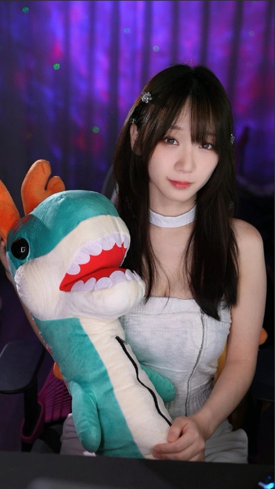 Hot girl gợi cảm hoảng hốt vì làm mất máy ảnh, lo hàng loạt ảnh và clip cá nhân có nguy cơ bị lộ- Ảnh 2.