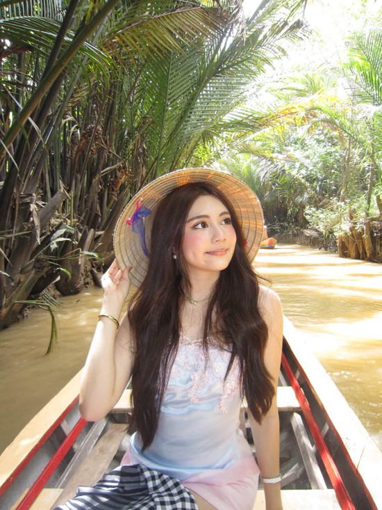 Hạt Dẻ tuổi 18 được so sánh với biểu tượng nhan sắc Thái Lan- Ảnh 2.
