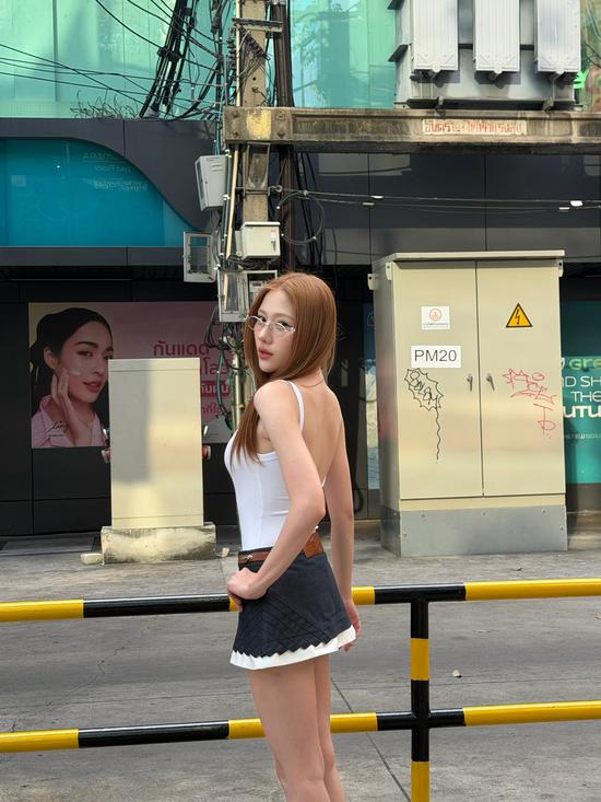 Em gái Trấn Thành hở bạo khoe eo con kiến, đọ sắc khét lẹt bên "Song Hyo Kyo bản Việt"- Ảnh 5.