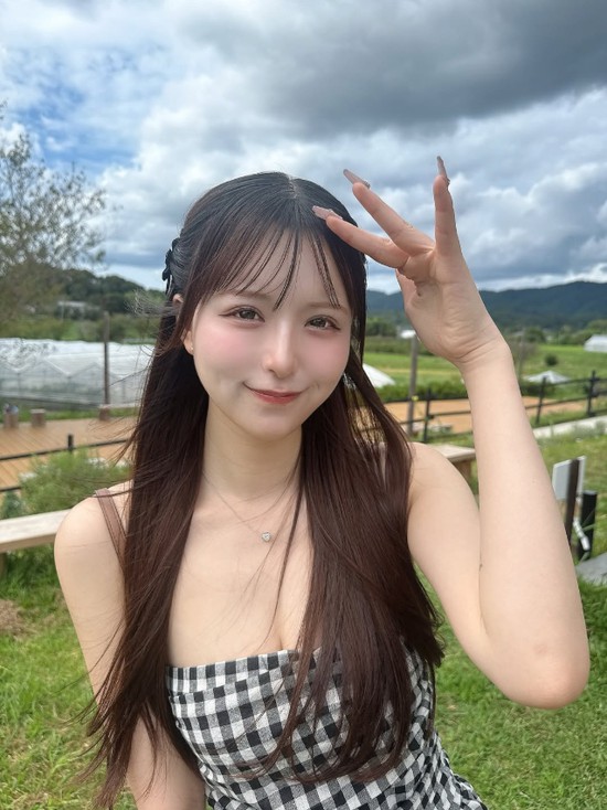 Chỉ đi chơi công viên, hot girl xinh đẹp bất ngờ bị chỉ trích nặng nề, tranh cãi tột độ chỉ vì trang phục- Ảnh 2.