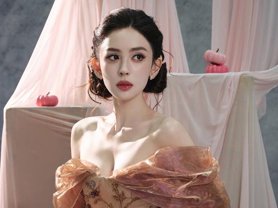5 mỹ nhân Tân Cương đẹp nhất Cbiz: Địch Lệ Nhiệt Ba dẫn đầu, người cuối được ví như bước ra từ bích họa- Ảnh 4.