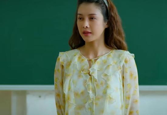 Cô giáo hot nhất Việt Nam lúc này khiến 3 triệu người khen xinh: Trẻ hơn cả học sinh, nhìn là muốn đi học- Ảnh 3.