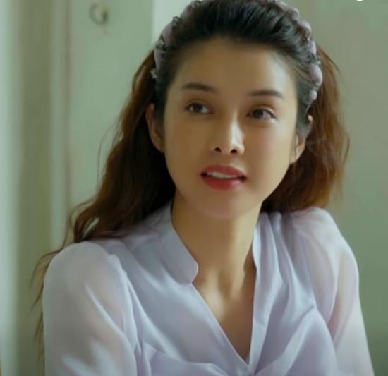 Cô giáo hot nhất Việt Nam lúc này khiến 3 triệu người khen xinh: Trẻ hơn cả học sinh, nhìn là muốn đi học- Ảnh 2.