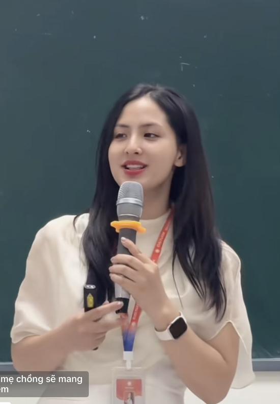 "Sốt rần rần" cô giáo xinh như nữ chính ngôn tình, xem video chân thực ngỡ như đang học trực tiếp- Ảnh 12.