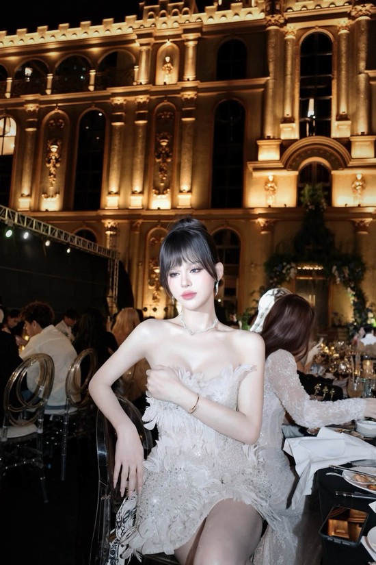 Không nhận ra nhan sắc của Trần Đức Bo: Từ hiện tượng mạng thị phi, cho tới "Bạch Nguyệt Quang" khiến vạn người mê mẩn- Ảnh 5.