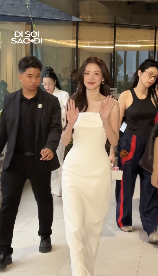Chi Pu ngang hàng nhan sắc với Baifern- Ảnh 6.