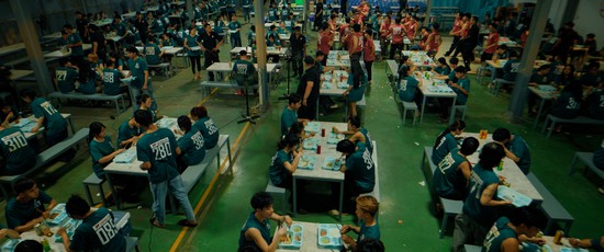 Việt Nam mới có một phim sinh tồn quá khủng: 700 con người bị nhốt 1 chỗ, Squid Game thứ 2 là cái chắc- Ảnh 1.
