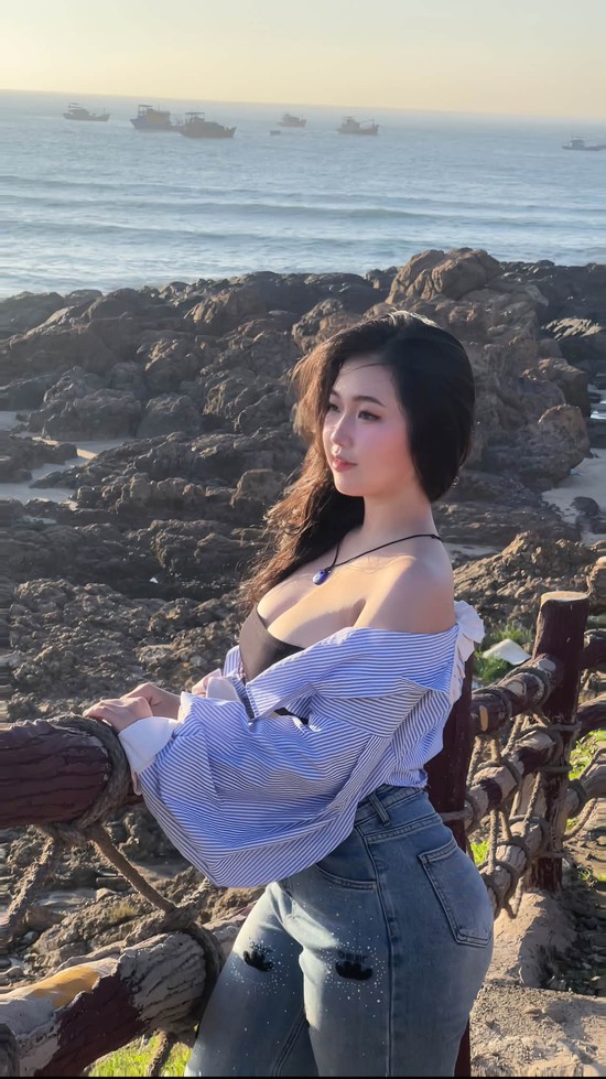 Review du lịch cẩn thận, chu đáo, cô gái xinh đẹp nhận bão "tim" từ cư dân mạng- Ảnh 1.