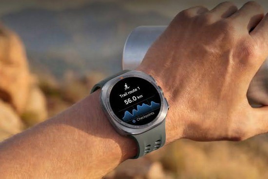 Pin 800 mAh, màn hình 5.000 nit, Galaxy Watch Ultra2 có đáng để lên đời?- Ảnh 2.
