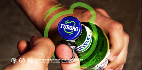 ‏Giật nắp bia Tuborg giữa cuộc vui phá chuẩn, người phụ nữ ở Huế bất ngờ ẵm trọn giải đặc biệt 435 triệu đồng‏ - Ảnh 2.