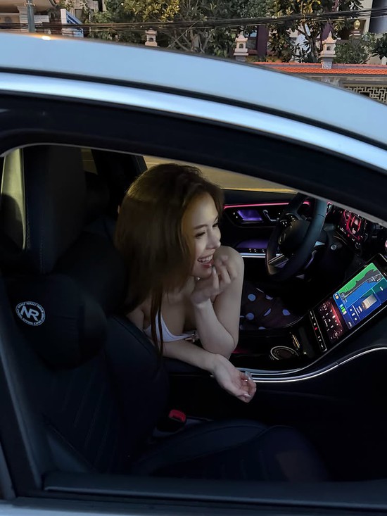 Đi biển nghỉ lễ, Hà Môi khiến CĐM mê mẩn với nhan sắc ngày càng thăng hạng- Ảnh 3.
