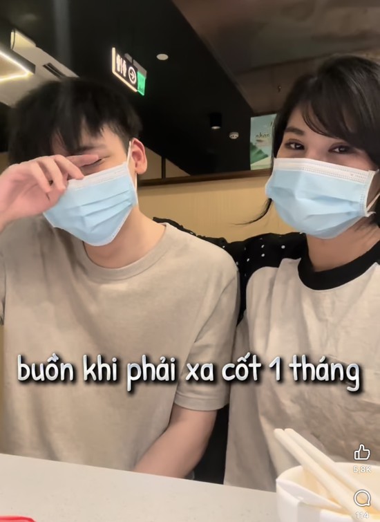 Sau khoảnh khắc ngồi chung trên khán đài, tuyển thủ Liên Quân tung video “thân mật” với hot girl- Ảnh 2.