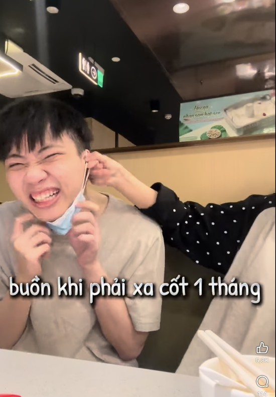 Sau khoảnh khắc ngồi chung trên khán đài, tuyển thủ Liên Quân tung video “thân mật” với hot girl- Ảnh 3.