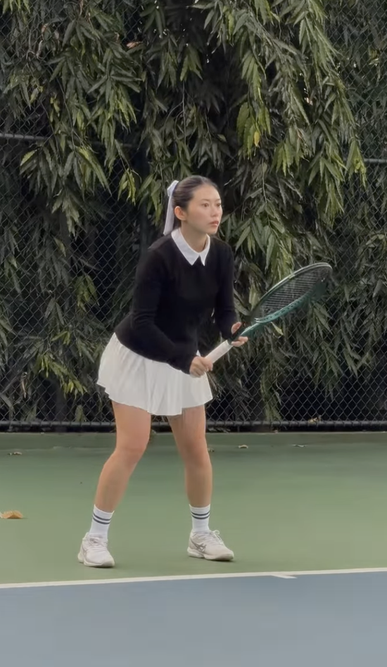 Mê đủ môn rồi, dàn mỹ nhân Việt cuối cùng vẫn quay về với tennis: Cái chất “quiet luxury” khó mà thay thế - Ảnh 22.