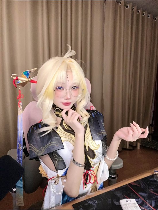 Màn đón Trung Thu ấn tượng nhất làng streamer, chính thức gọi tên cô nàng Meily Meily!- Ảnh 2.