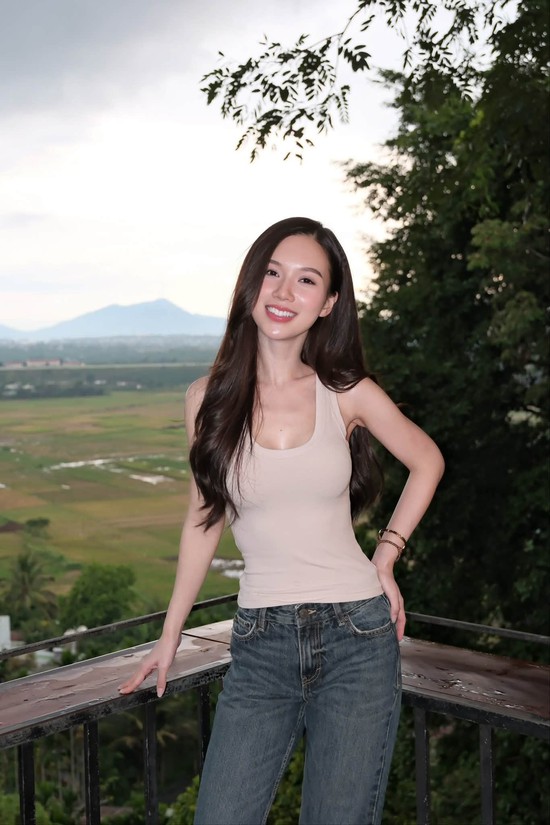 Đón Trung Thu "ngọt" như bánh dẻo, nữ diễn viên phim giờ vàng VTV ghi điểm tuyệt đối với màn "lên đồ" mới- Ảnh 1.