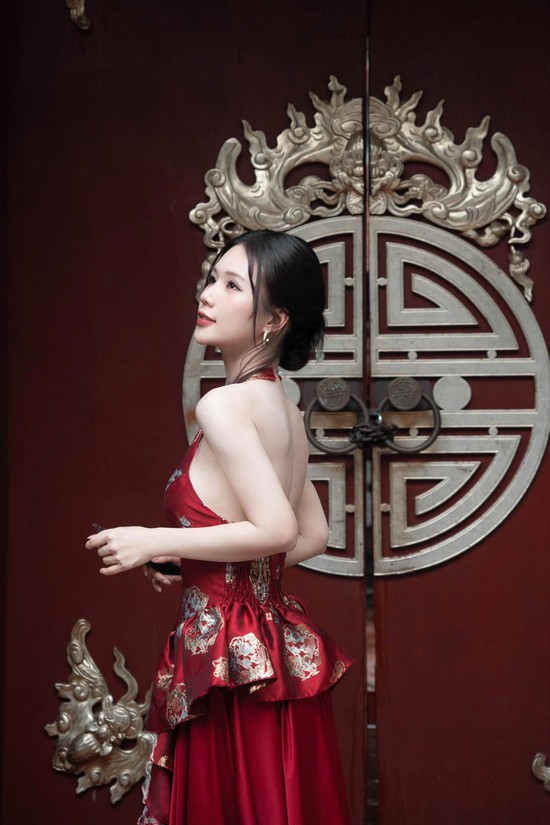 Đón Trung Thu "ngọt" như bánh dẻo, nữ diễn viên phim giờ vàng VTV ghi điểm tuyệt đối với màn "lên đồ" mới- Ảnh 2.