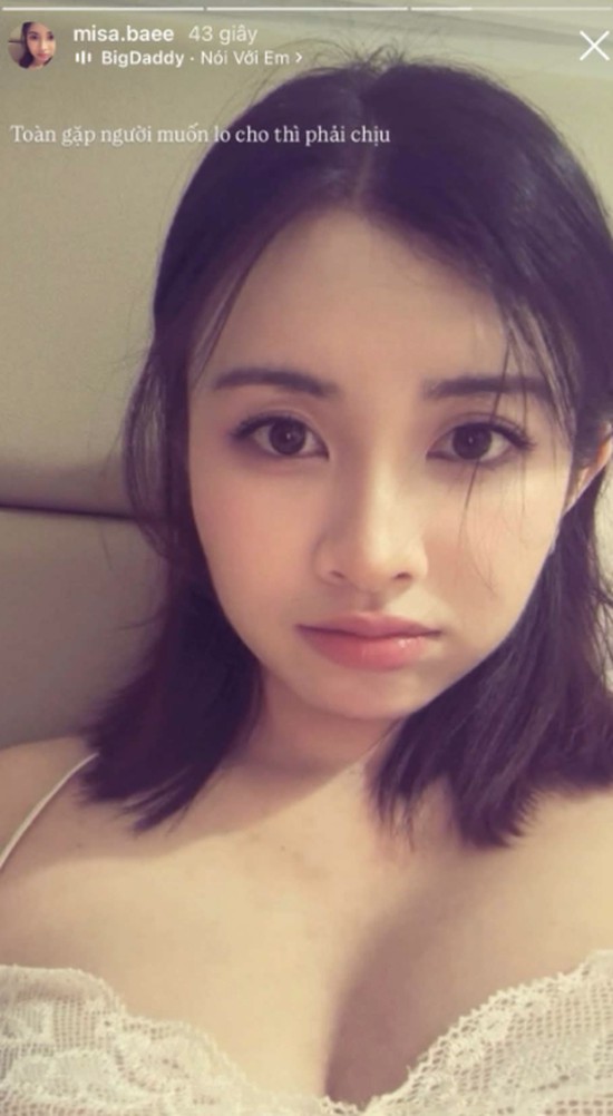 Kệ drama, hot girl xinh đẹp vẫn tự tin khoe ảnh gợi cảm, "mình cứ chill chill vậy thôi"- Ảnh 1.