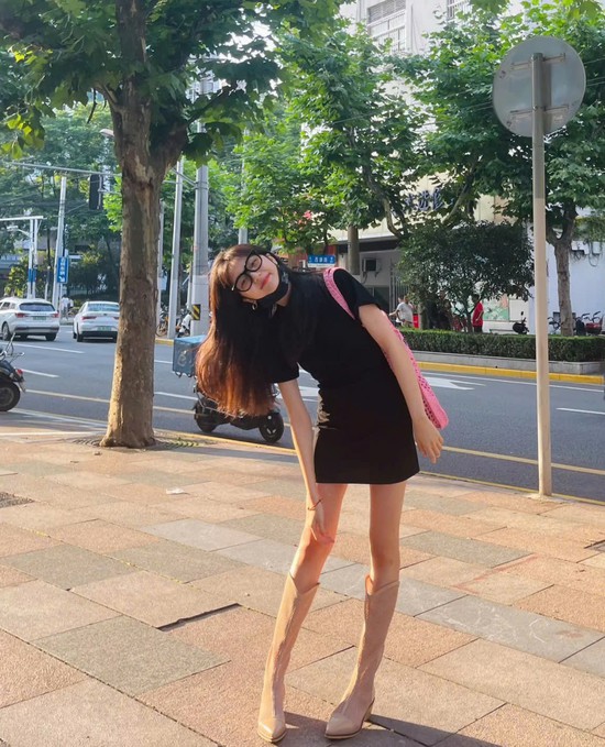 Nữ chính ngôn tình hot nhất lúc này: Mỹ nữ 1m72 sở hữu đôi chân triệu người ao ước- Ảnh 10.