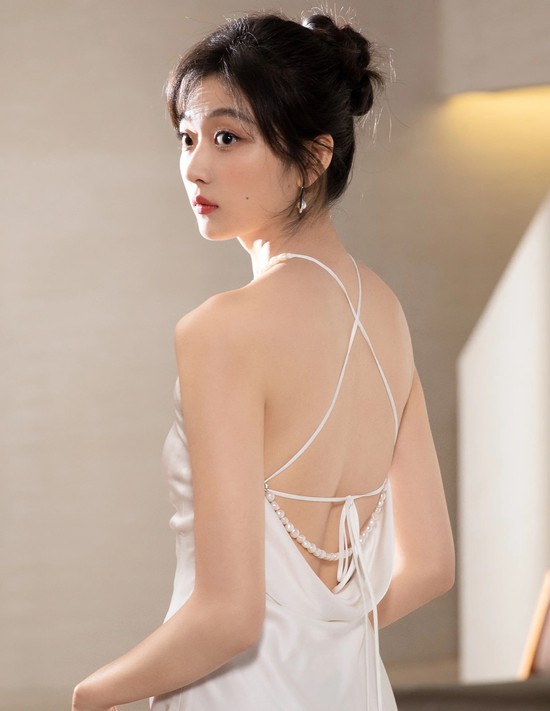 Nữ chính ngôn tình hot nhất lúc này: Mỹ nữ 1m72 sở hữu đôi chân triệu người ao ước- Ảnh 3.
