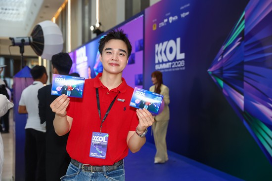 Thuỳ Anh - Chế Nguyễn Quỳnh Châu "đua" visual, vợ chồng Anh Đức và loạt cặp đôi tình tứ xuất hiện tại KOL Summit 2026 - Ảnh 14.