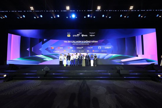 KOL Summit 2026: 34 CLB Niềm tin số và 1.500 khách mời ký cam kết đồng hành kiến tạo niềm tin số - Ảnh 3.