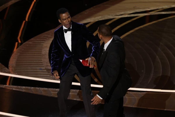 Will Smith went on stage, punched his colleague in the face to protect his wife, causing everyone to be in shock