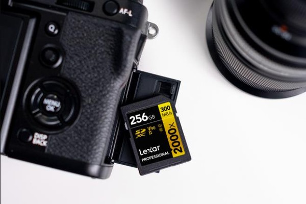 Lexar launches GOLD 2000x 256GB SDXC UHS-II V90 memory card